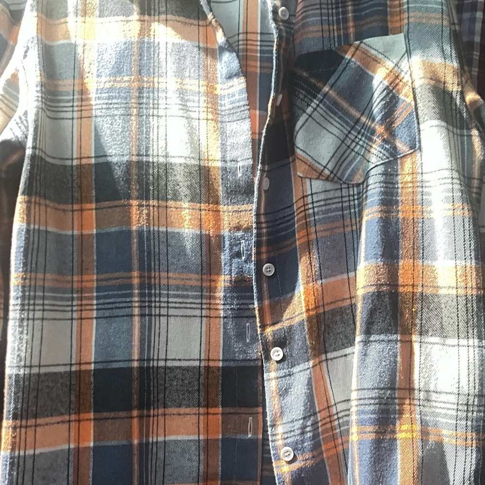 Long sleeved multicolor shirt.